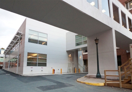 Two‑story modular healthcare facility with wide windows & connecting skybridge in Pedricktown, NJ