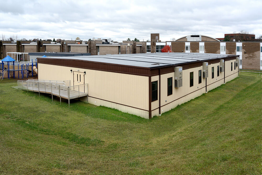 Single-story flexspace modular building by Mobilease Modular Space on a grassy field