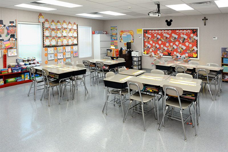 Elementary modular classroom by Mobilease Modular Space with desks, chairs, and artwork on the walls