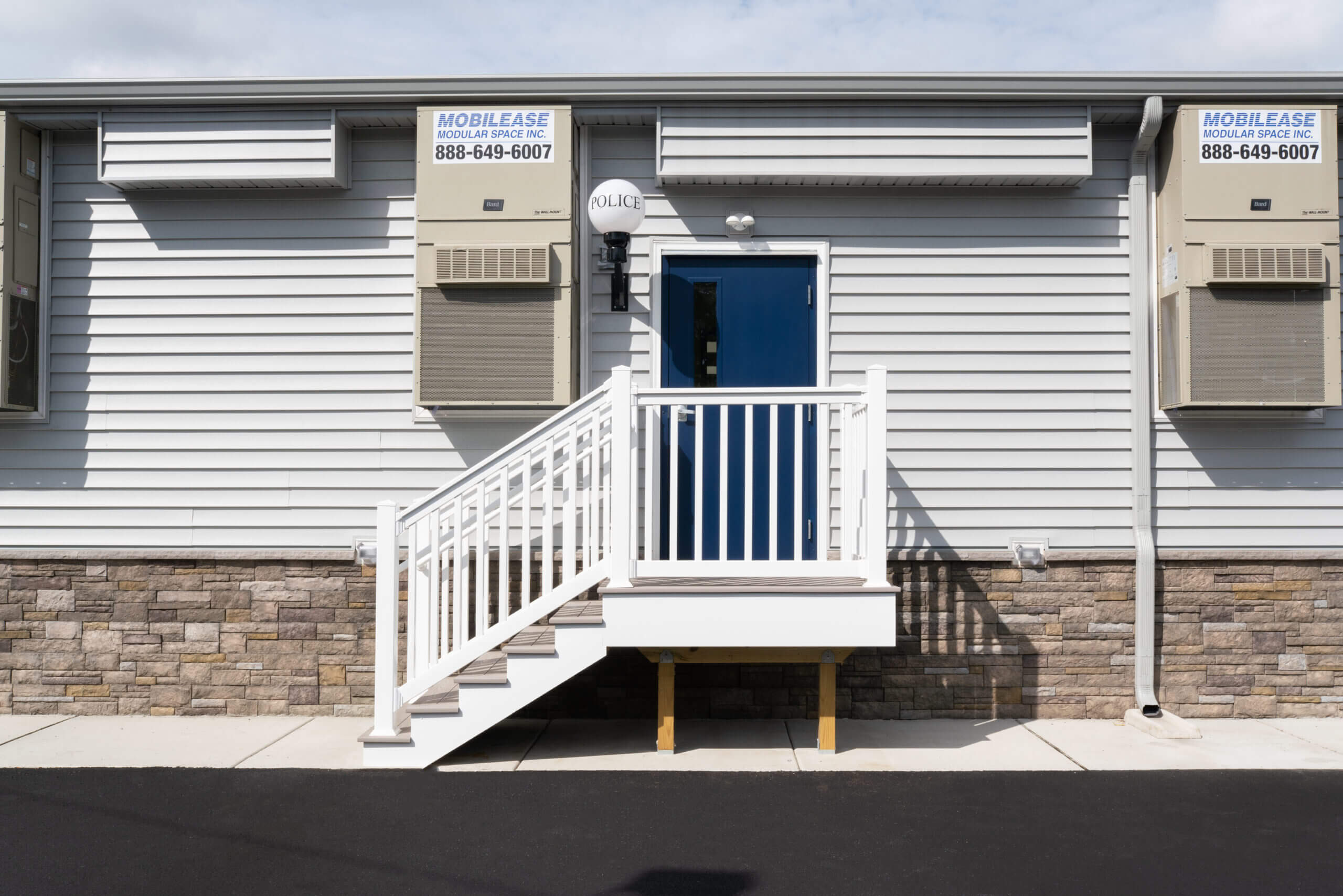 Government Modular facility by Mobilease Modular Space with accessible entry  
