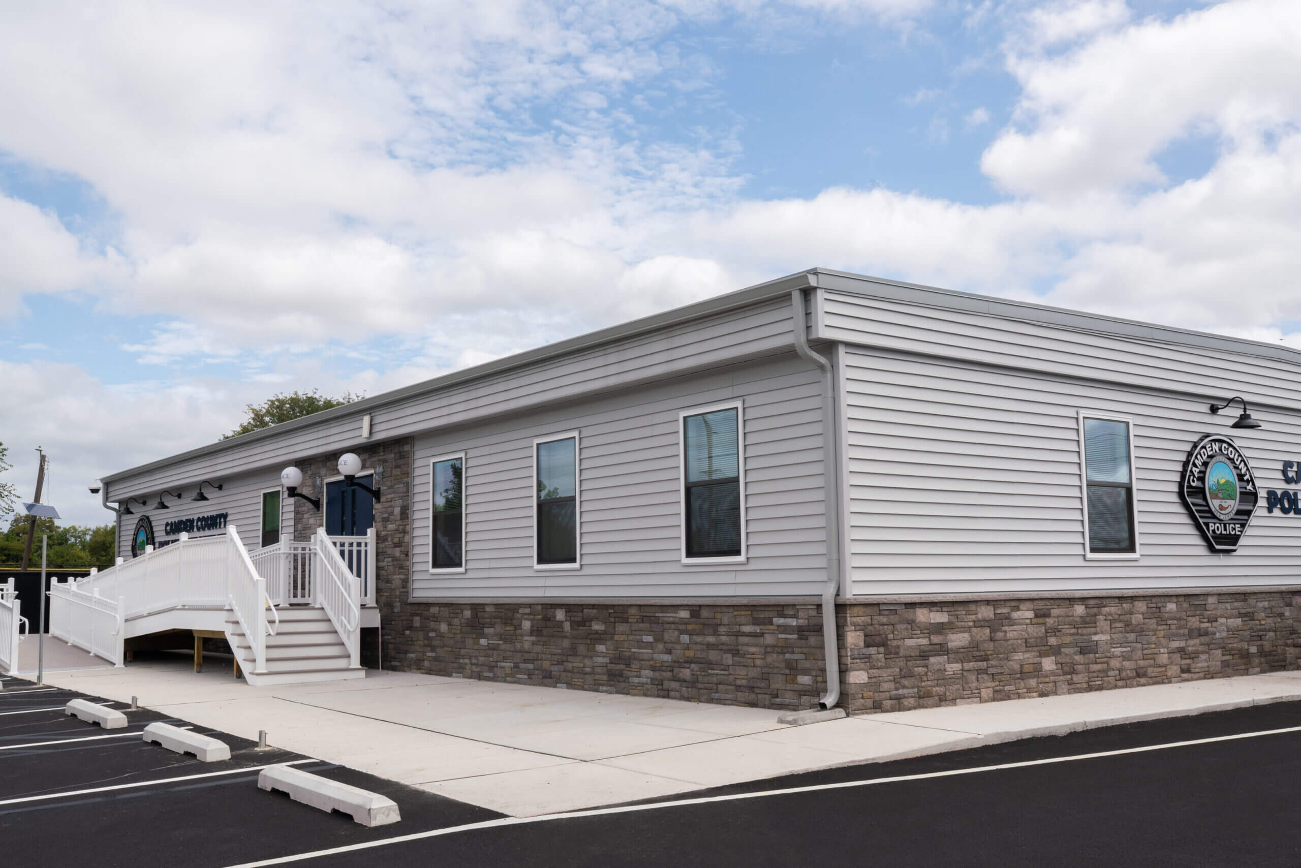 Police Department modular government building by Mobilease Modular Space with accessible ramp  